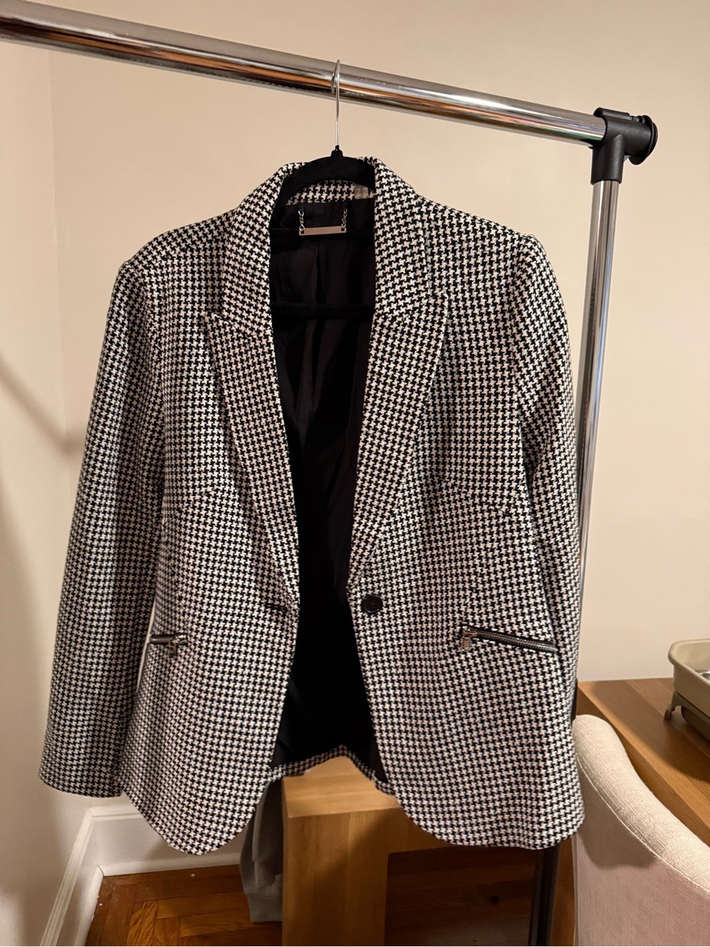 Tahari Black and White Houndstooth Blazer